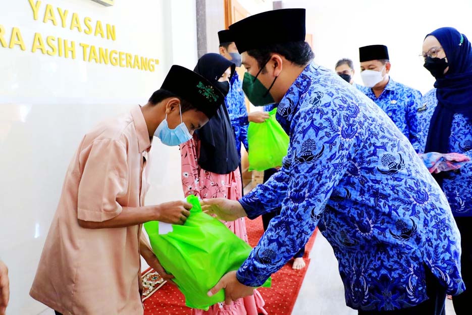 Sambut HUT Korpri Ke-50, Pemkot Tangerang Berikan Santunan Secara Serentak
