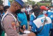 Bagikan Masker, Polda Banten Harap Aksi Massa Buruh Taati Prokes