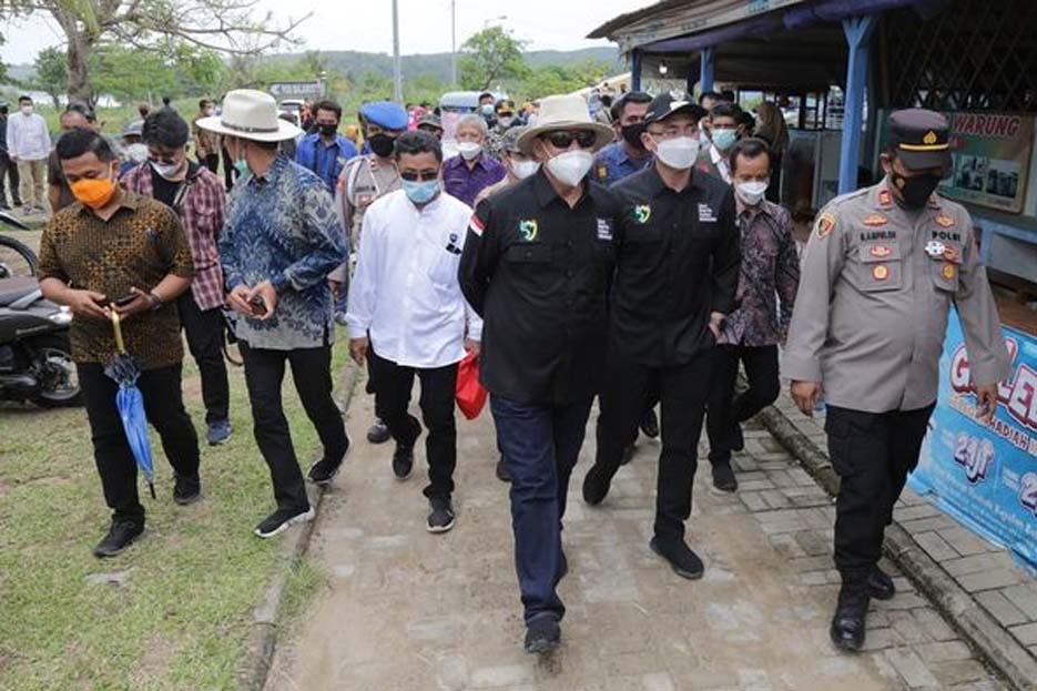 Gubernur Lengkapi Fasilitas Pariwisata di Wilayah Banten Selatan