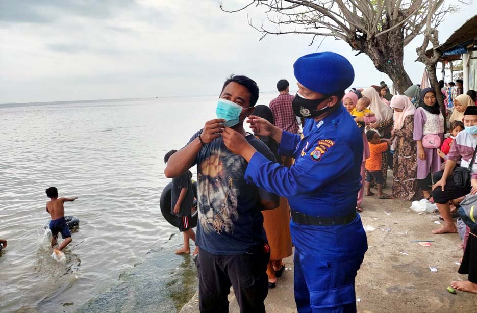 Satpolairud Polresta Tangerang Imbau Prokes Bagi Masyarakat di Desa Kronjo