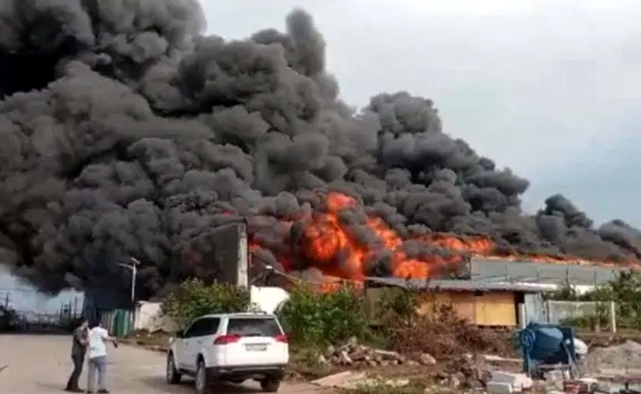 Pabrik Korek Gas di Tangerang Terbakar Hingga 24 Jam Belum Padam