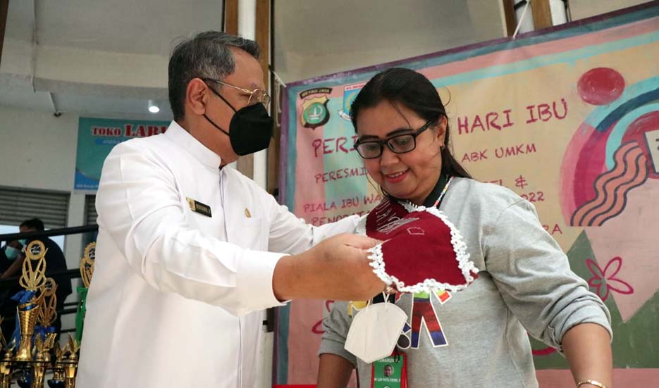 Peringati Hari Ibu, Benyamin: Program untuk Perempuan Diunggulkan