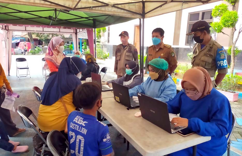 Camat Jatiuwung Tinjau Vaksinasi Anak di SDN Jatake 3 dan Jatake 6