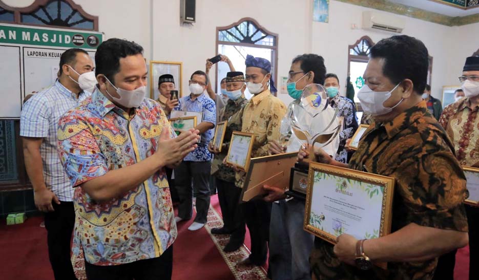 Walikota Arief Berikan Penghargaan Kepada Pemenang Proklim