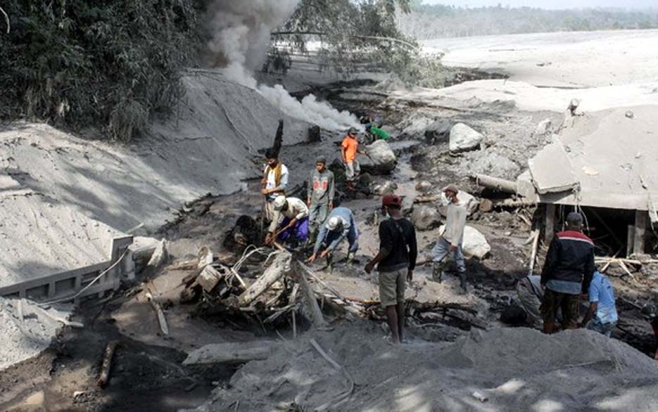 BNPB: 13 Orang Meninggal Dunia Akibat Erupsi Gunung Semeru