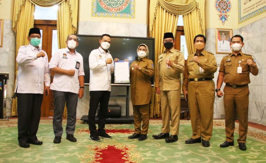 Bupati Serang Serahkan Hibah Lahan untuk Gedung KPU dan Kemenag
