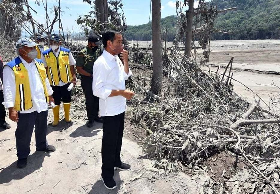 Presiden Pastikan Penanganan Bencana Erupsi Semeru Berjalan Baik