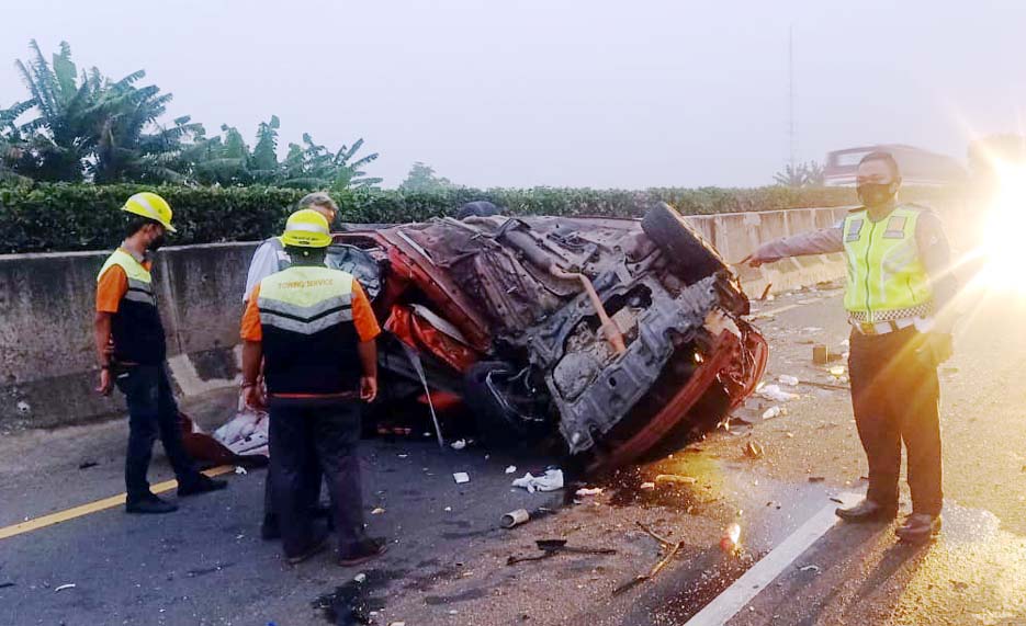Tiga Kendaraan Terlibat Kecelakaan Saat Melaju di Tol Tangerang-Merak