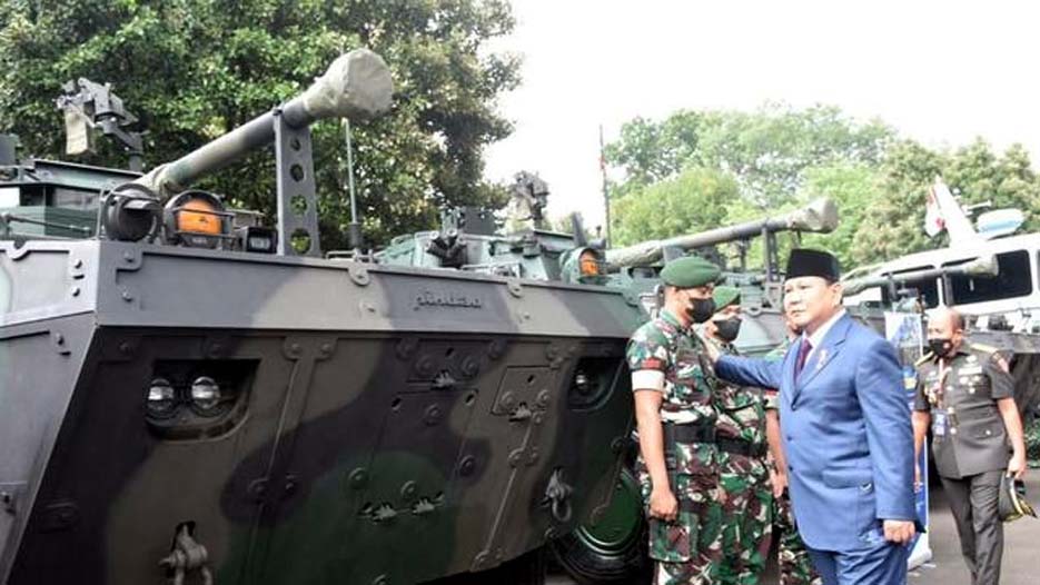 Prabowo Subianto Serahkan 43 Ranpur Buatan Pindad Kepada KSAD