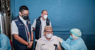 Sandiaga Uno Kick Off Vaksinasi Booster bagi Pegawai Kemenparekraf