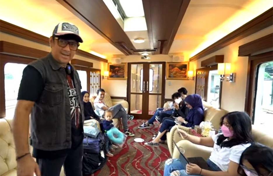 Andre Taulany Liburan ke Yogya Sewa Satu Gerbong Kereta Api Mewah
