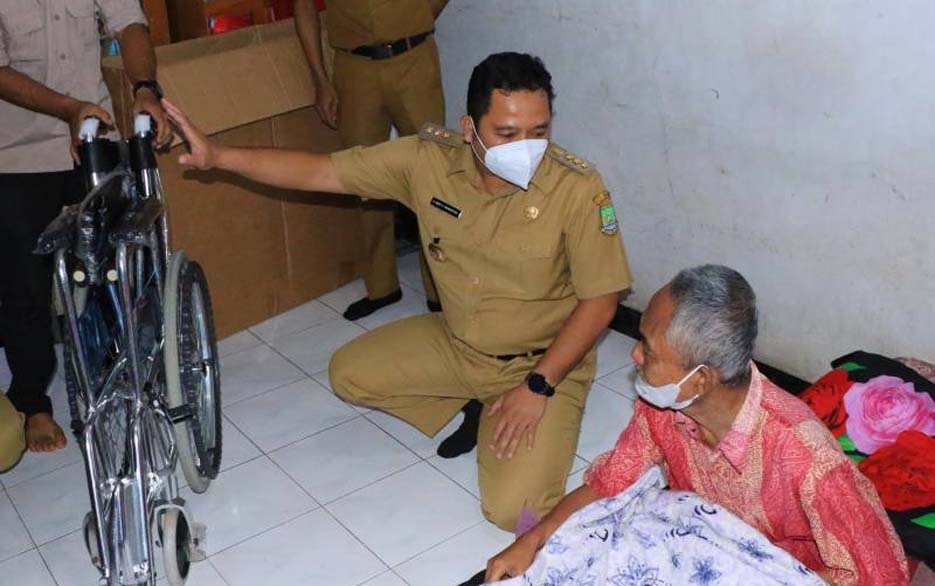 Pemkot Tangerang Distribusikan 200 Unit Kursi Roda untuk Disabilitas