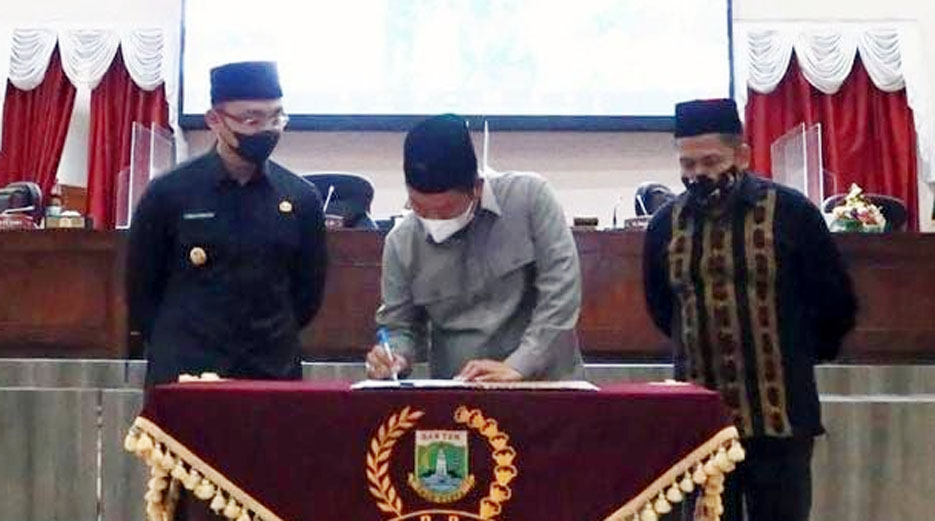 Pemprov Banten Ajukan Raperda RTRW Dalam Rapat Paripurna DPRD