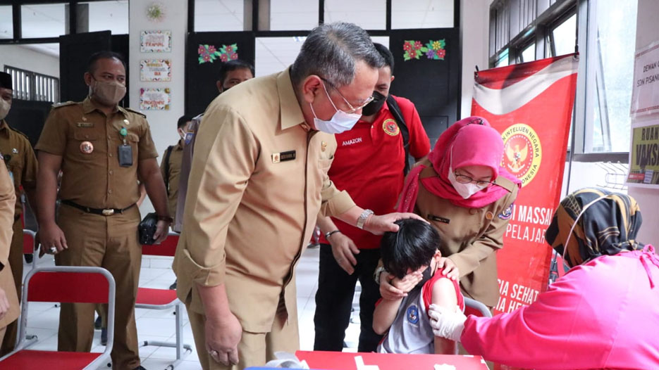 Benyamin Tinjau Pelaksanaan Vaksinasi Dosis ke 2 Anak Usia 6-11 Tahun