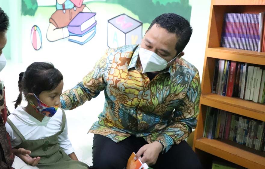 Walikota Arief Resmikan Taman Baca Masyarakat di Kelurahan Cimone