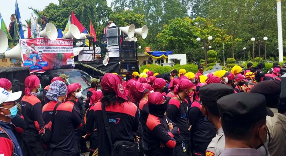 Aliansi Buruh Banten Bersatu Gelar Unjuk Rasa di Gedung DPRD Kota Tangerang