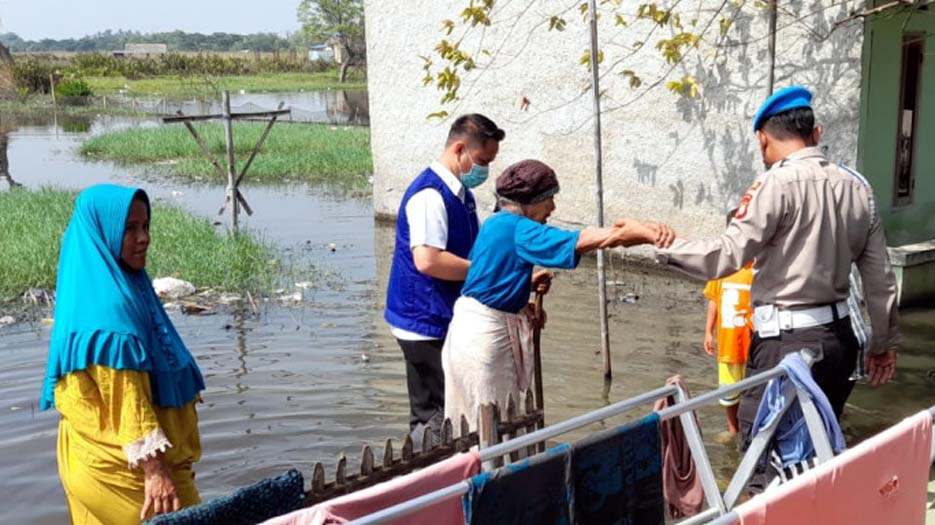 Puskesmas Tegalangus Buka Posko Kesehatan Korban Banjir di Kampung Gaga