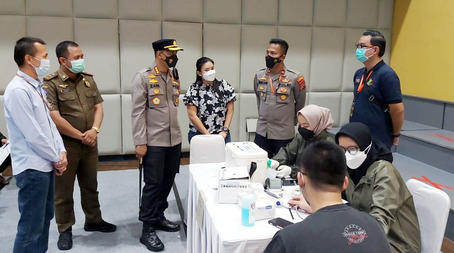 Kapolresta Tangerang Tinjau Vaksinasi Booster di Mall Ciputra Citra Raya