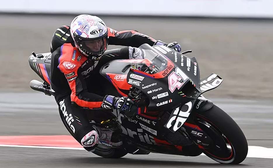 Aleix Espargaro dan Maverick Vinales Pantang Menyerah di Mandalika