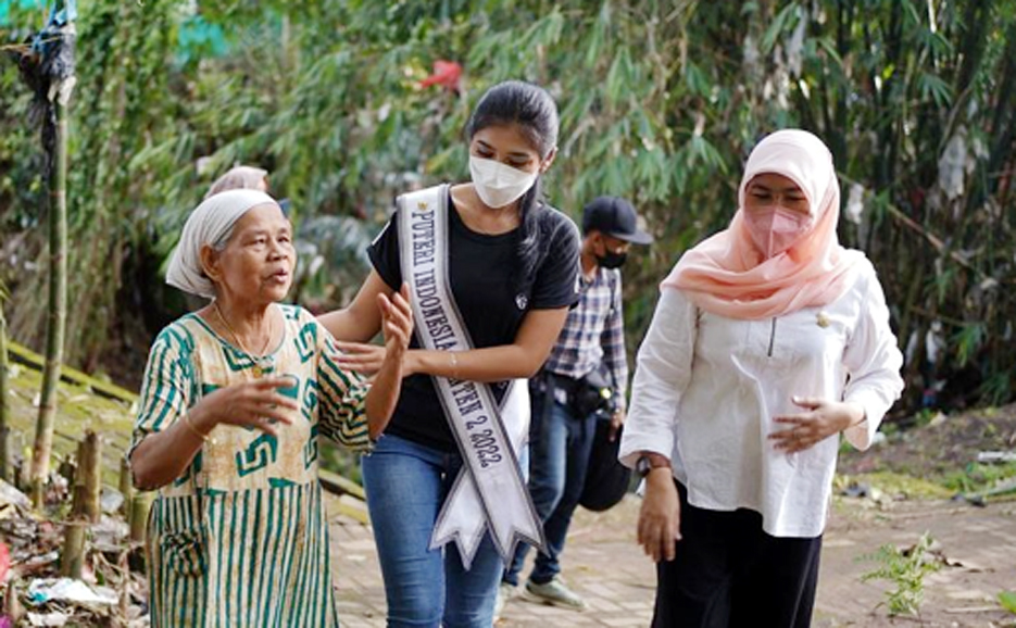 Puteri Indonesia Banten 2 Berikan Donasi untuk Korban Banjir di Daerah Kaloran