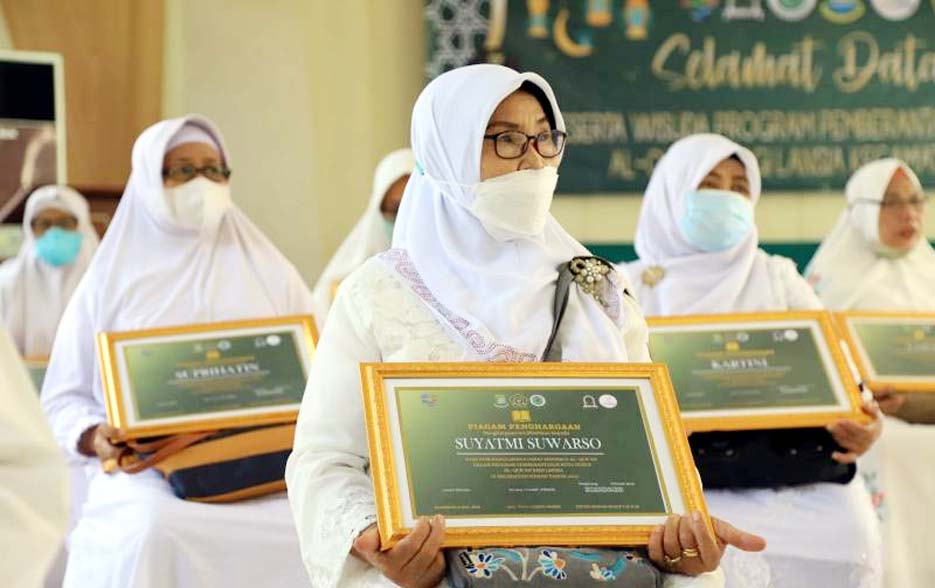 66 Warga Lansia Diwisuda Dalam Program Buta Huruf Al Qur’an