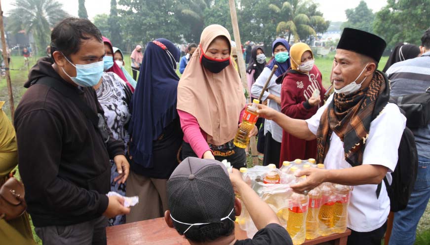 Bumdes Pangarengan Rajeg Gelar Operasi Pasar Minyak Goreng Murah