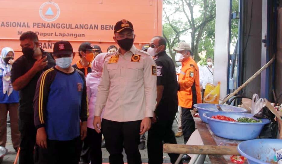 Wagub Banten Tinjau Pasokan Makanan di Dapur Umum BPBD