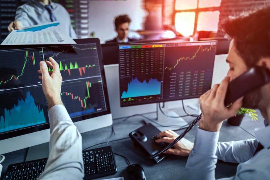 IHSG Sesi 1 Tembus ATH di 7.038, Investor Asing Borong BMRI-BBNI