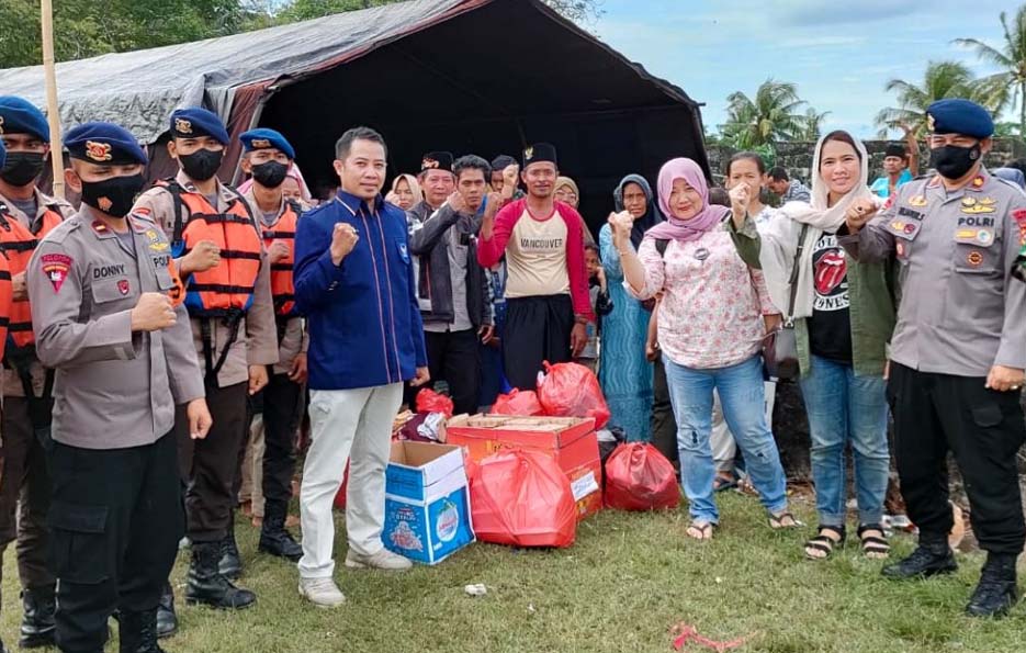 Satbrimob Polda Banten Salurkan Bantuan Sembako untuk Korban Banjir