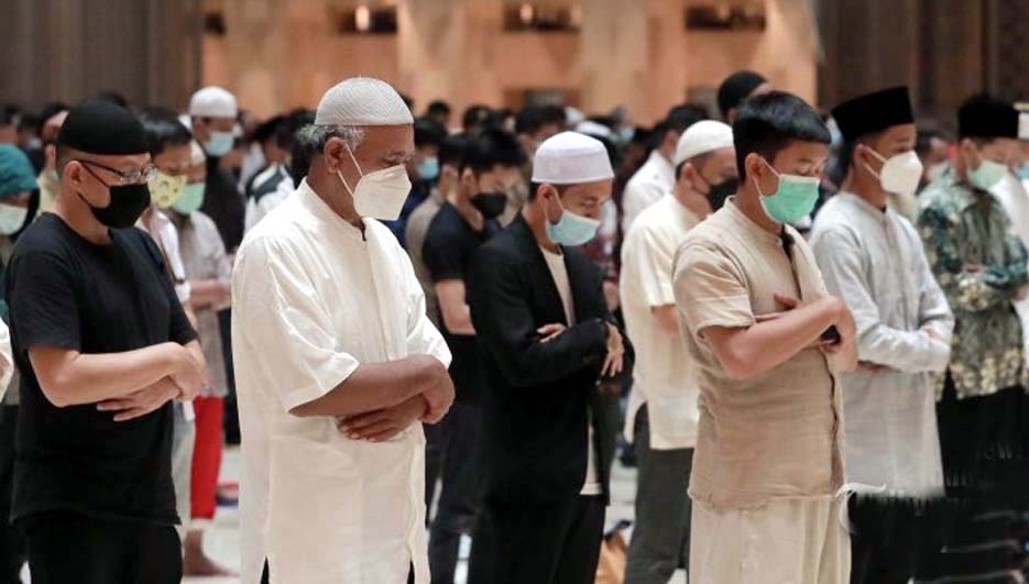 Presiden Jokowi Perbolehkan Sholat Tarawih Berjamaah di Masjid