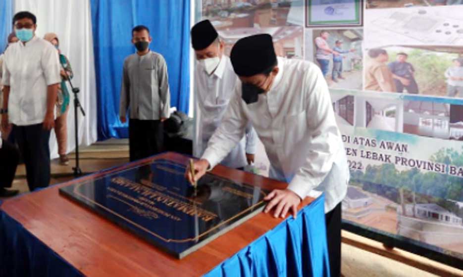 Gubernur Resmikan Masjid Rahmatan Lil'alamin Negeri di Atas Awan