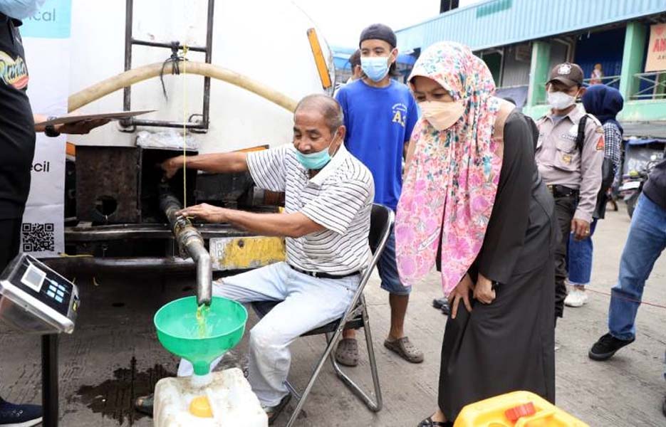 Pemkot Tangerang Distribusikan 10 Ton Minyak Goreng Kepada Pedagang