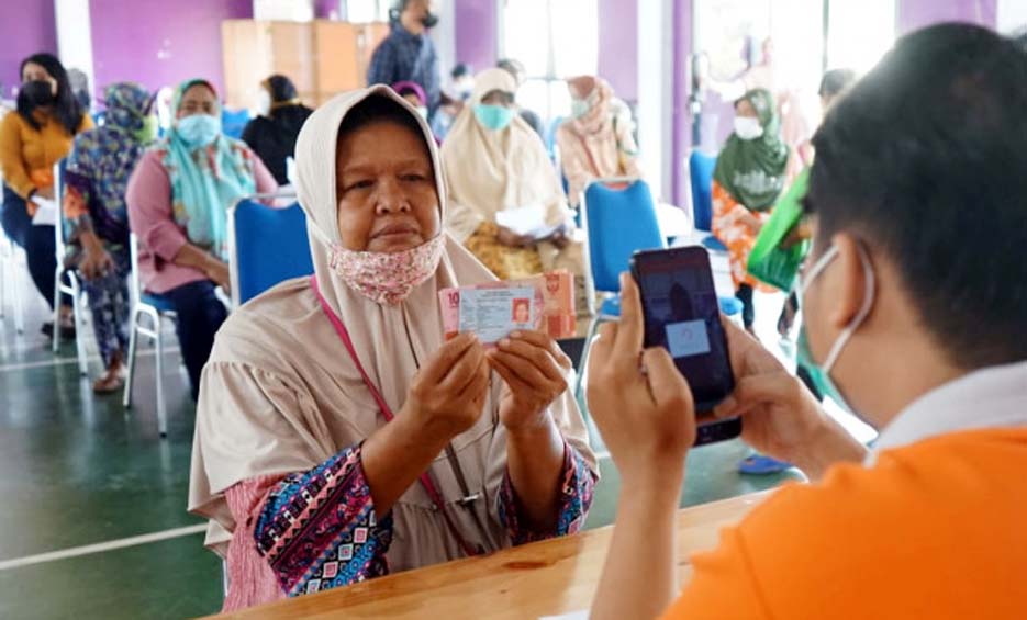 Pemkab Tangerang Salurkan BLT Minyak Goreng dan BPNT di 3 Kecamatan