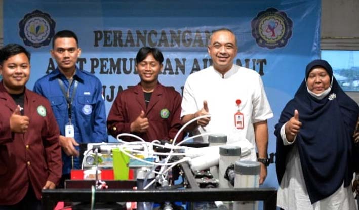 Bupati Zaki Apresiasi Mahasiswa Menyuling Air Laut Jadi Dapat Diminum