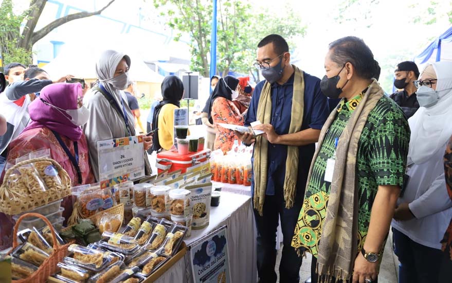 Pelaku Usaha Mikro Ikuti Bazar UMKM BUMN di Stadion Benteng Reborn