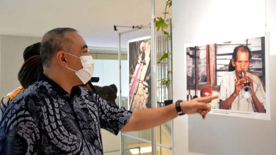 Bupati Zaki Apresiasi Pameran Foto Budaya Badui dan Peranakan Tionghoa