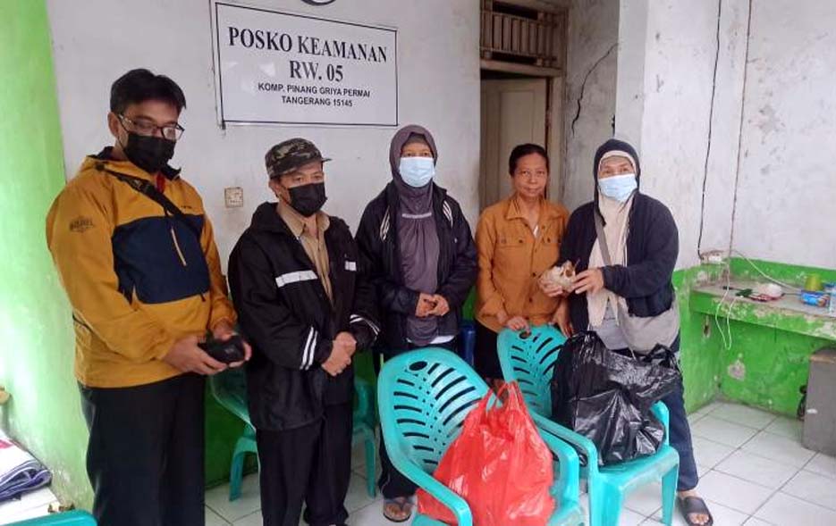 Dinsos Kota Tangerang Salurkan Bantuan Makanan ke Warga Terdampak Banjir