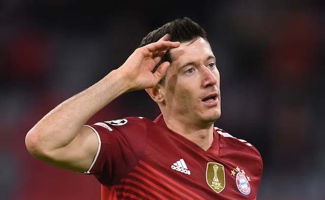 Barcelona Secara Resmi Kontrak Robert Lewandowski Empat Tahun