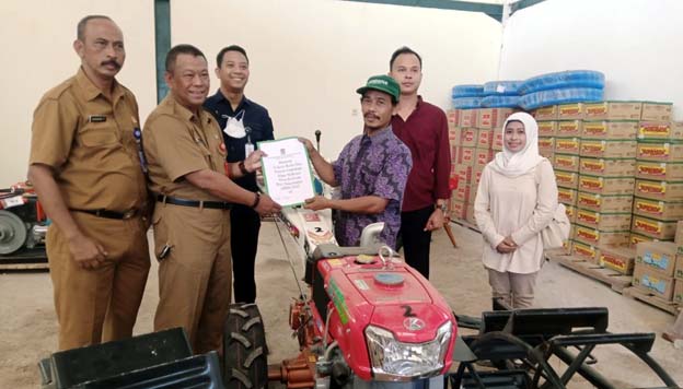 Pemkab Tangerang Salurkan Bantuan 724 Unit Traktor Kepada Petani