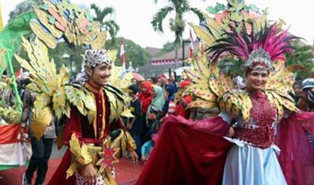 Pemkot Serang Menggelar Pawai Budaya dan Kearifan Lokal