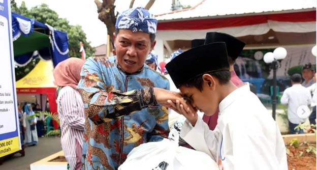 Syafrudin Hadiri Peresmian Taman Balai Warga Dengan Khitanan Massal