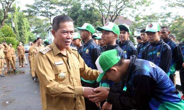 Walikota Syafrudin Berikan Penghargaan untuk Atlit Popda dan Pepaperda