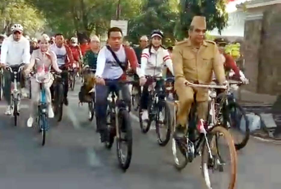 Meriahkan HUT RI ke-77, Wakil Ketua MPR RI Ahmad Muzani Bersama Kader Gerindra Bersepada Santai