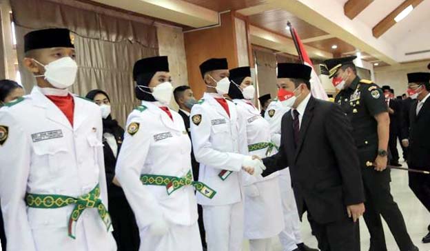 Walikota Arief Kukuhkan 51 Anggota Paskibraka Kota Tangerang