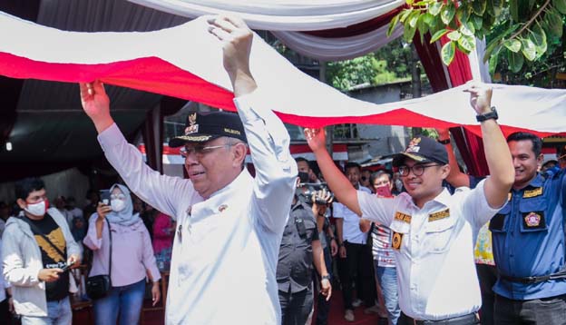 Benyamin Apresiasi Pondok Aren Kibarkan Ribuan Meter Bendera Indonesia