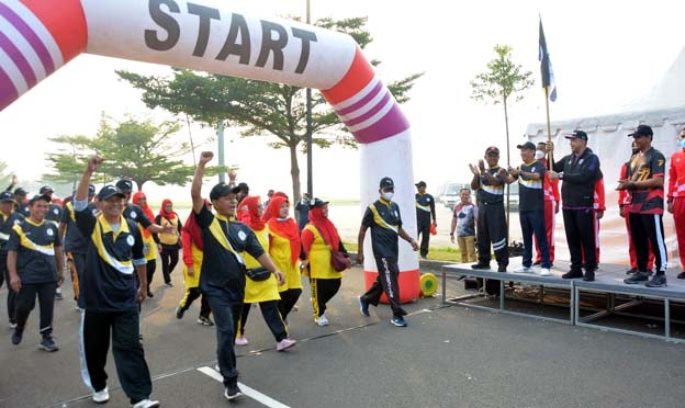 HUT RI ke-77, Pemkab Tangerang Menggelar Jalan Santai Keluarga