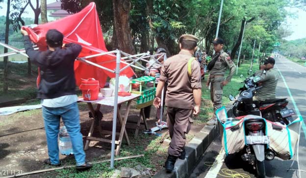 Satpol PP Tertibkan Pedagang Kaki Lima di Area Puspemkab Tangerang