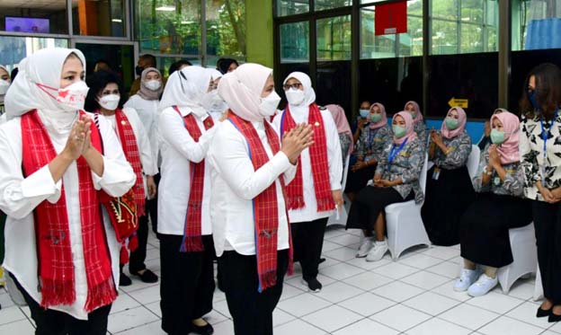 Ibu Iriana Joko Widodo Tinjau Pelaksanaan Tes Kesehatan IVA di Tangerang