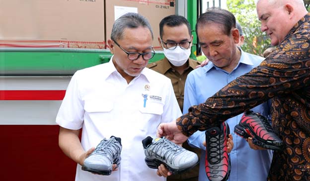 Pilar Saga Dampingi Mendag Zulhas Lepas Ekspor Sepatu ke Belanda