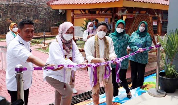 Yuli Zaki Resmikan Gedung Sekretariat PKK Kecamatan Kosambi